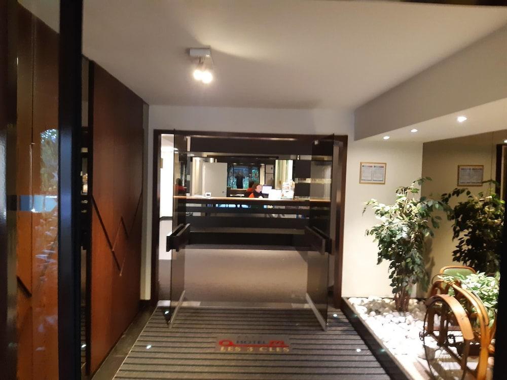 Hotel Les 3 Cles ฌอมบลูซ์ ภายนอก รูปภาพ