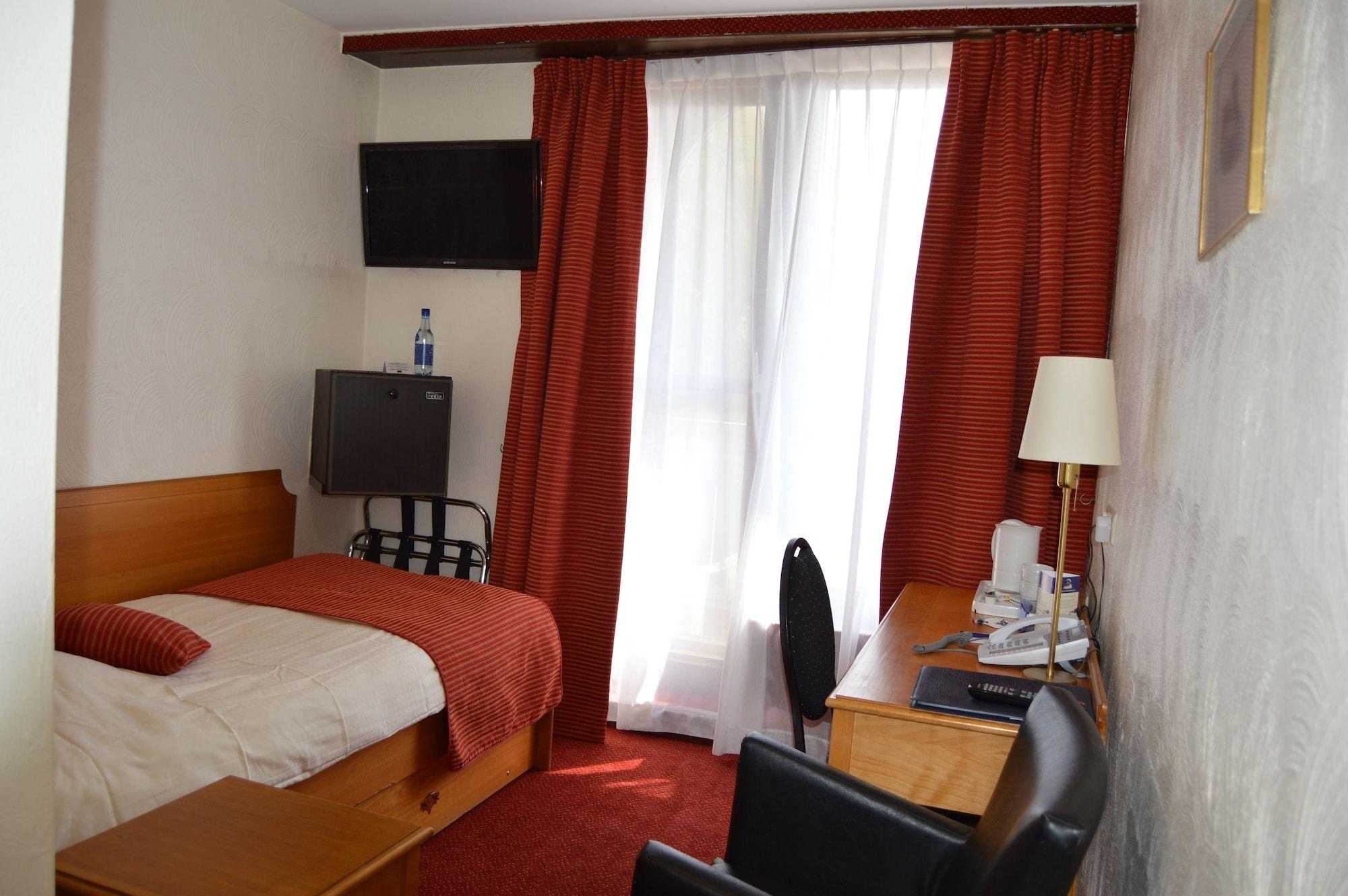 Hotel Les 3 Cles ฌอมบลูซ์ ภายนอก รูปภาพ
