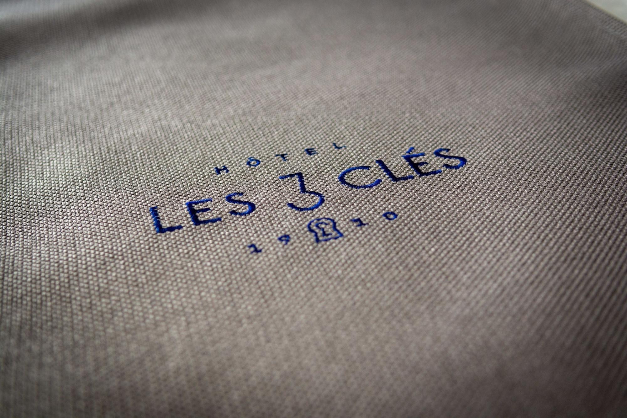 Hotel Les 3 Cles ฌอมบลูซ์ ภายนอก รูปภาพ