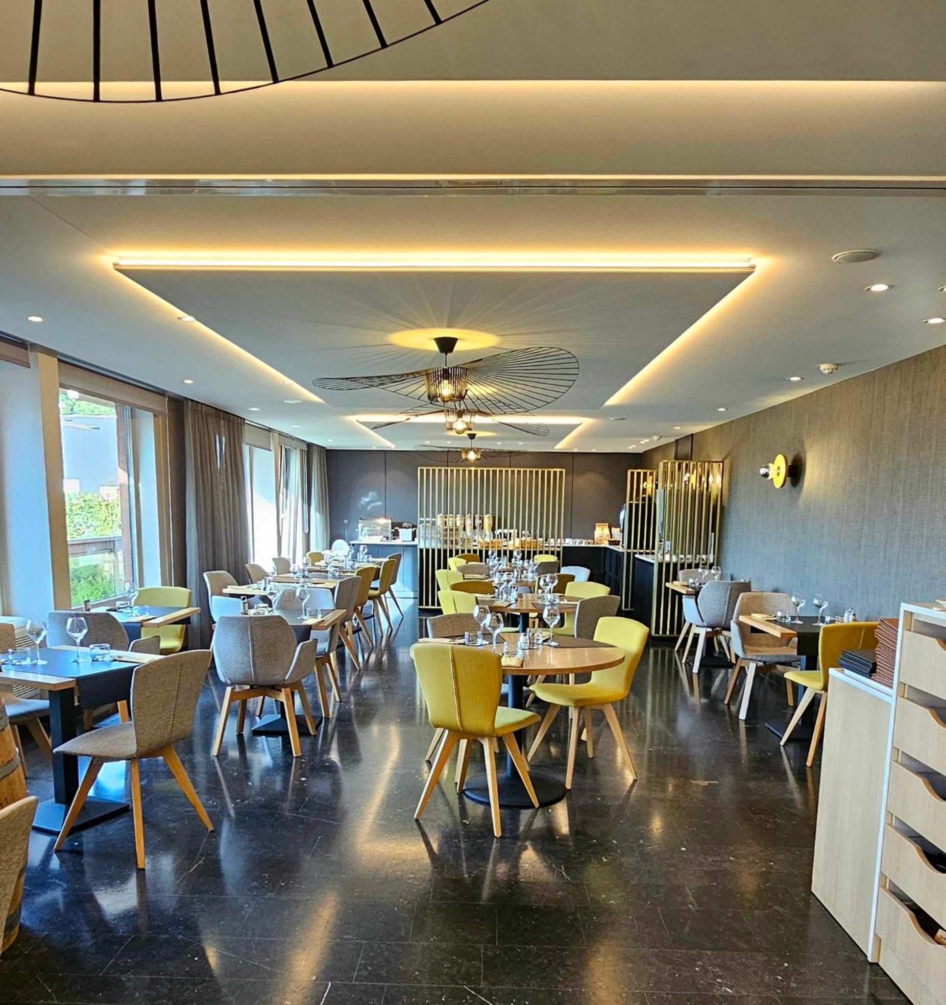Hotel Les 3 Cles ฌอมบลูซ์ ภายนอก รูปภาพ