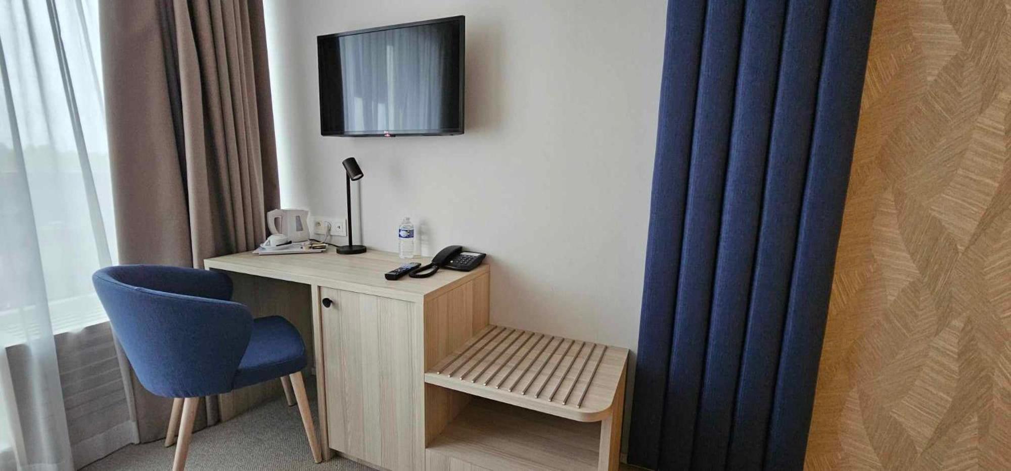 Hotel Les 3 Cles ฌอมบลูซ์ ภายนอก รูปภาพ