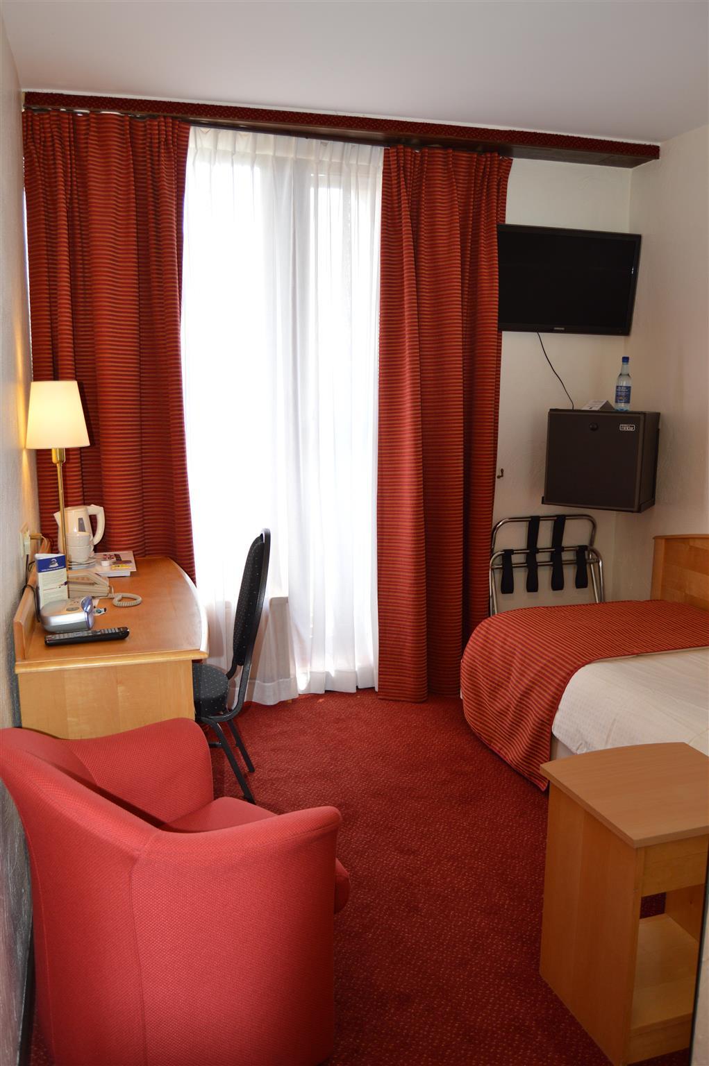 Hotel Les 3 Cles ฌอมบลูซ์ ภายนอก รูปภาพ