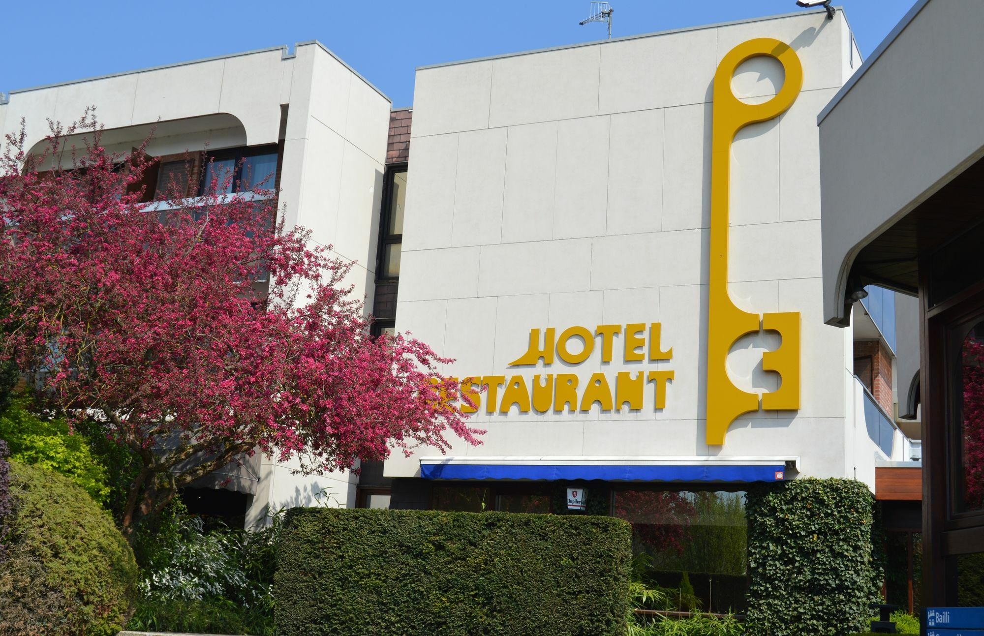 Hotel Les 3 Cles ฌอมบลูซ์ ภายนอก รูปภาพ